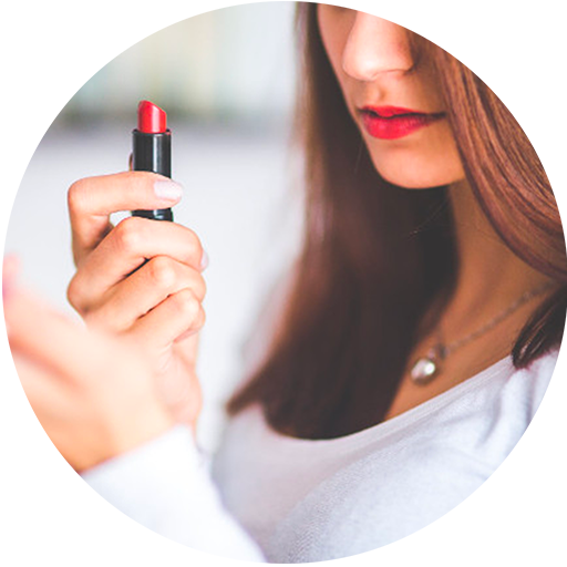 Ritocco del make-up prima di un appuntamento