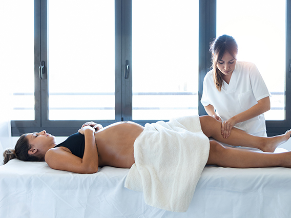 Massaggi drenanti in gravidanza: benefici, sicurezza e controindicazioni
