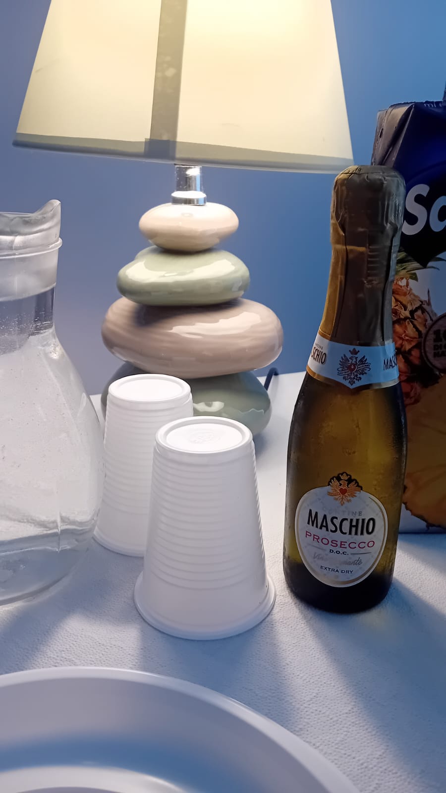Dettaglio dell'aperitivo preparato negli spazi del Centro Life